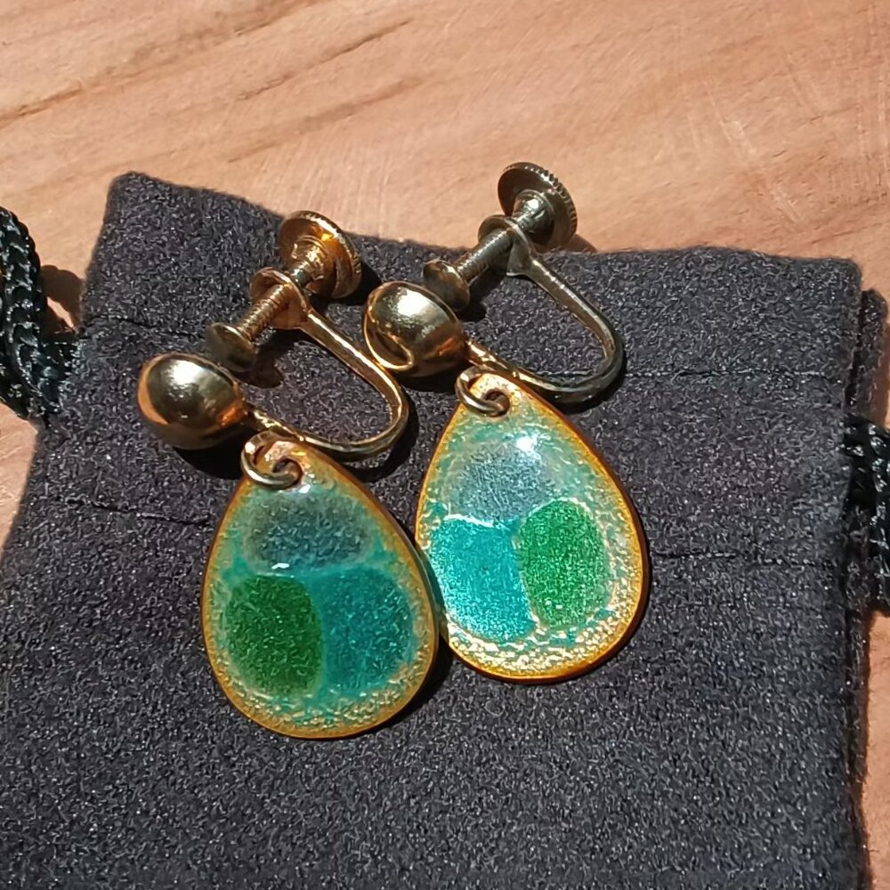 Averill Shepps Womens Antique Artisan Gold Waterworks Teardrop Screw On Earrings